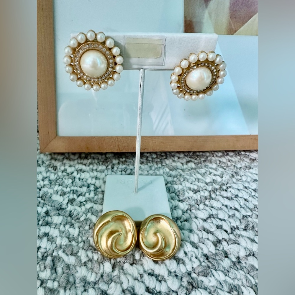 Lot of 5 Pairs of Estate clip on earrings - Picture 6 of 6